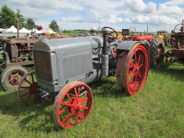 28 - Thimert-Gatelle : Exposition de tracteurs le 21/05/2017 17081010370521374015211886