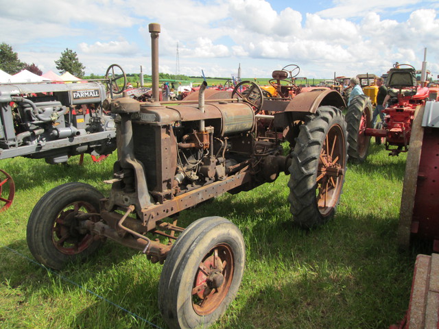 28 - Thimert-Gatelle : Exposition de tracteurs le 21/05/2017 17081010375621374015211887