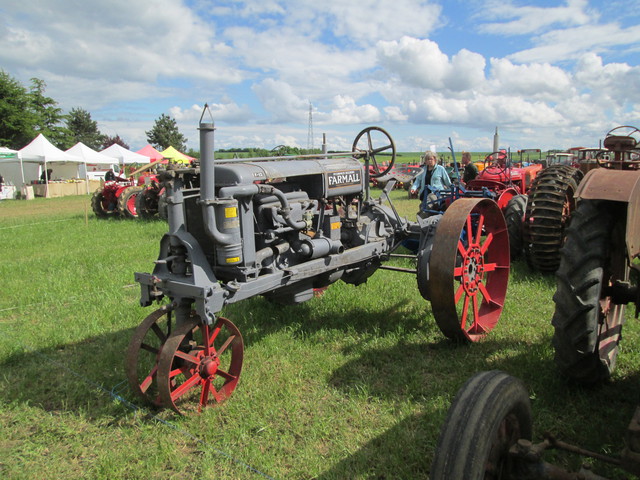 28 - Thimert-Gatelle : Exposition de tracteurs le 21/05/2017 17081010384721374015211888