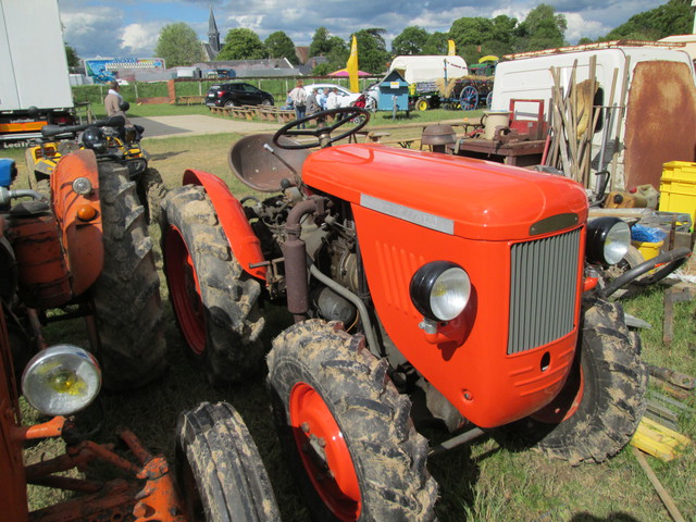 28 - Thimert-Gatelle : Exposition de tracteurs le 21/05/2017 17081010393621374015211889