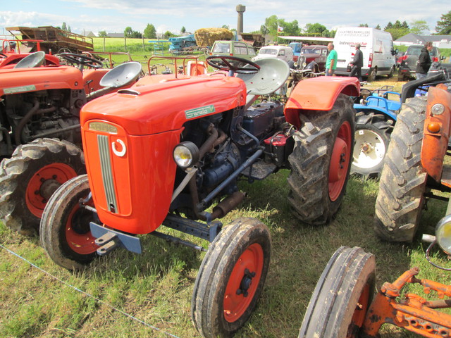 28 - Thimert-Gatelle : Exposition de tracteurs le 21/05/2017 17081010412021374015211891