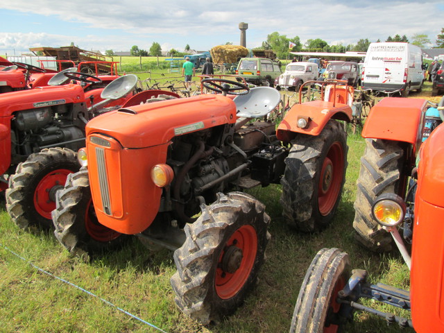 28 - Thimert-Gatelle : Exposition de tracteurs le 21/05/2017 17081010421021374015211892