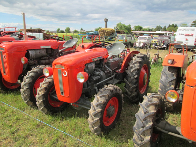 28 - Thimert-Gatelle : Exposition de tracteurs le 21/05/2017 17081010430021374015211894