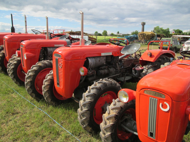 28 - Thimert-Gatelle : Exposition de tracteurs le 21/05/2017 17081010434821374015211895