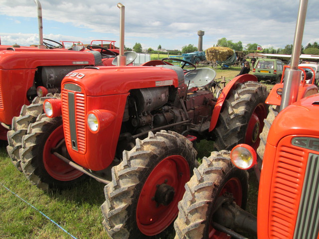 28 - Thimert-Gatelle : Exposition de tracteurs le 21/05/2017 17081010443621374015211897