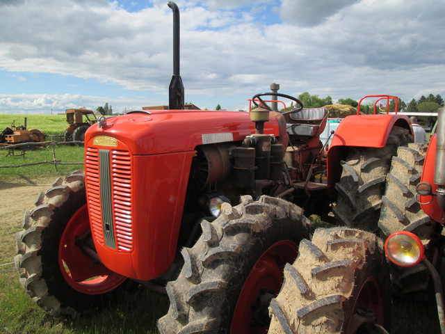 28 - Thimert-Gatelle : Exposition de tracteurs le 21/05/2017 17081010460721374015211899