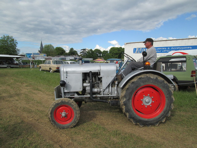 28 - Thimert-Gatelle : Exposition de tracteurs le 21/05/2017 17081010495221374015211904