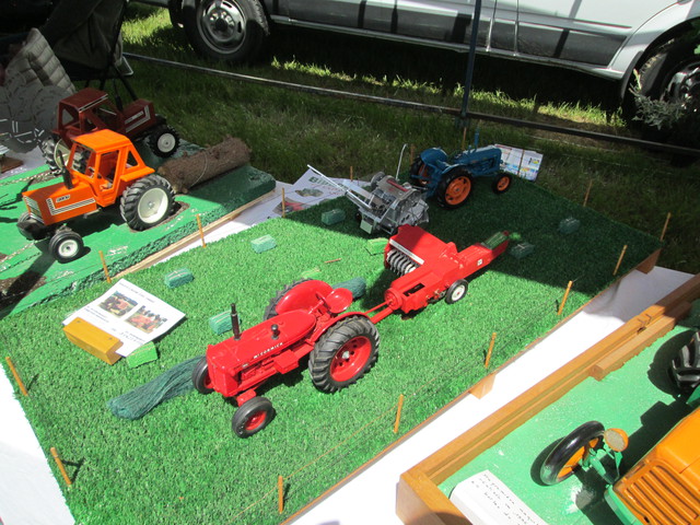 28 - Thimert-Gatelle : Exposition de tracteurs le 21/05/2017 17081011061521374015211925