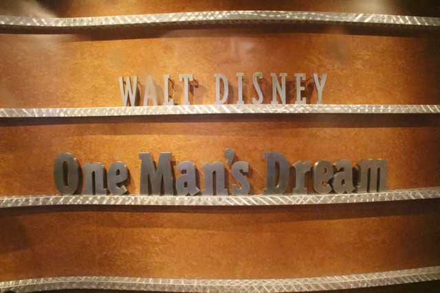 038 - Walt Disney One Man's Dream 007