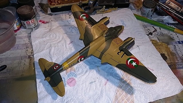 (Concours Désert) Mosquito Tamiya 1/72ème Album Tintin "Coke en stock" - Fin page 6! - Page 5 1711080641459736115359980