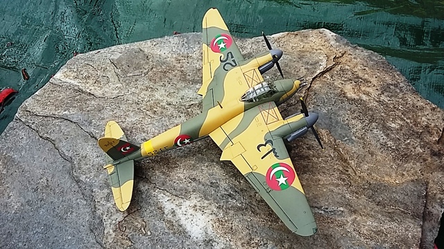 (Concours Désert) Mosquito Tamiya 1/72ème Album Tintin "Coke en stock" - Fin page 6! - Page 5 1711090914049736115361738