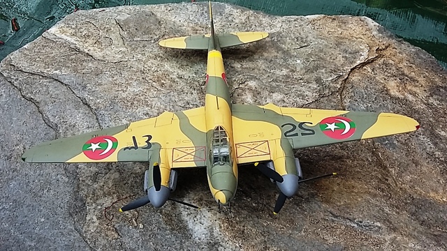(Concours Désert) Mosquito Tamiya 1/72ème Album Tintin "Coke en stock" - Fin page 6! - Page 5 1711090914109736115361739