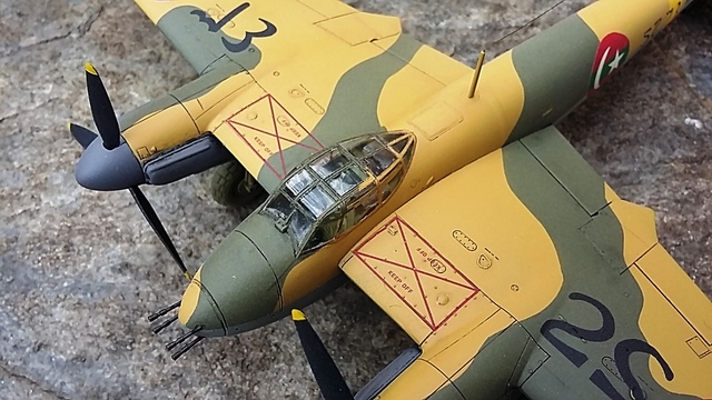 (Concours Désert) Mosquito Tamiya 1/72ème Album Tintin "Coke en stock" - Fin page 6! - Page 5 1711090914409736115361746