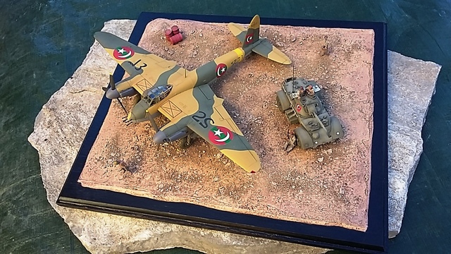 (Concours Désert) Mosquito Tamiya 1/72ème Album Tintin "Coke en stock" - Fin page 6! - Page 6 1712040137549736115400742