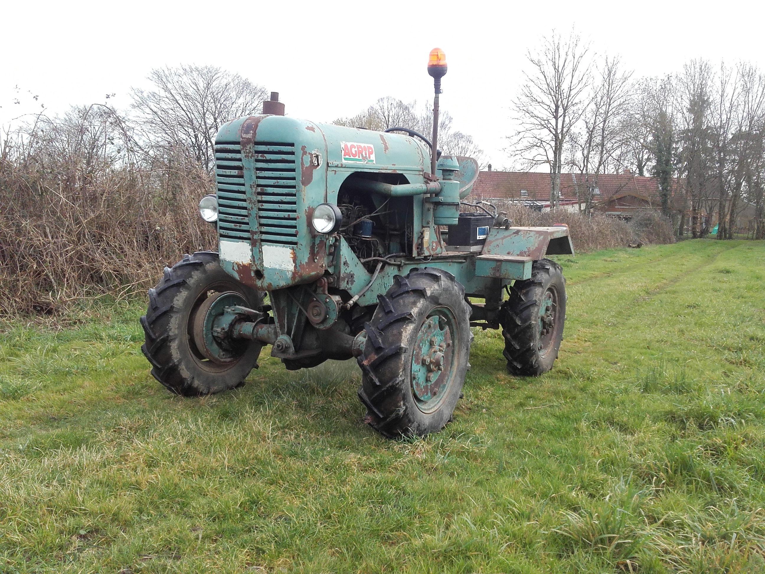 AGRIP les tracteurs forestiers - Page 9 18011309320623332215451907