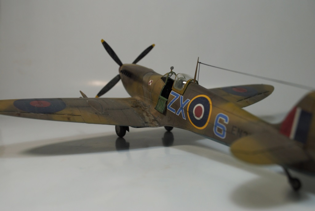 [Concours Désert] Spitfire Mk IXc "early" - Eduard 1/48 - Un avion polonais du "Cirque Skalski" dans le désert... - Page 3 18020607262122113415540630