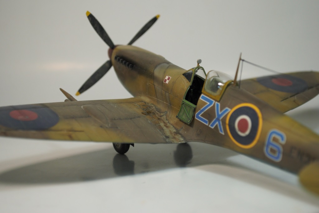 [Concours Désert] Spitfire Mk IXc "early" - Eduard 1/48 - Un avion polonais du "Cirque Skalski" dans le désert... - Page 3 18020607263522113415540646